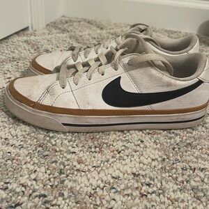 Nike Legacy Court Shoes